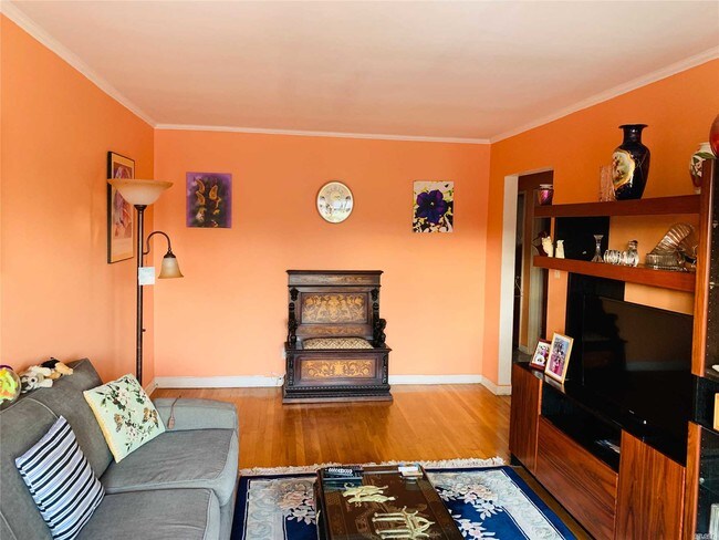 Foto del edificio - 234-05 Hillside Avenue