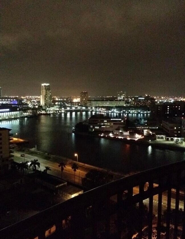 Foto del edificio - 345 Bayshore Blvd