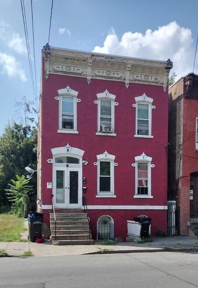 Foto del edificio - 3159 6th Ave