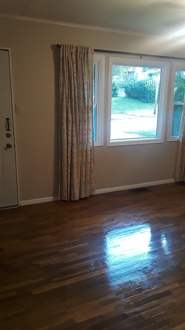 Foto del edificio - 2327 Seneca St