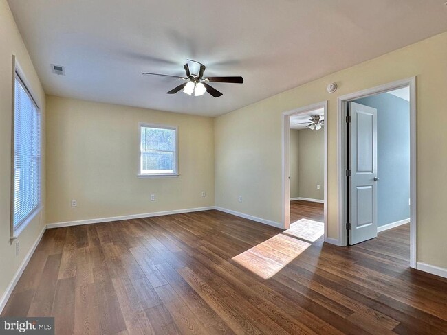 Building Photo - 10350 N Claiborne Rd