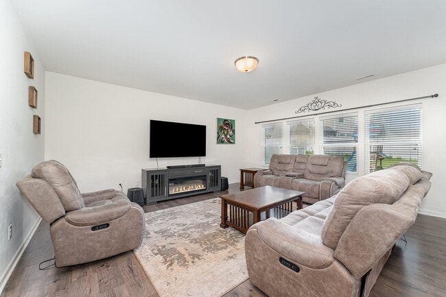 Building Photo - 5514 Hardie Farm Dr