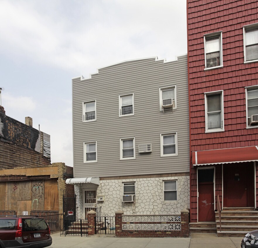 Primary Photo - 15 Conselyea St