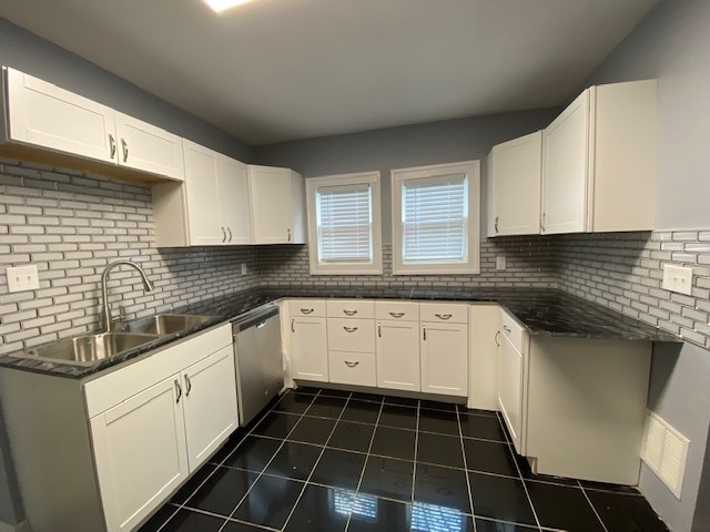 Building Photo - 2411 E Genesee St