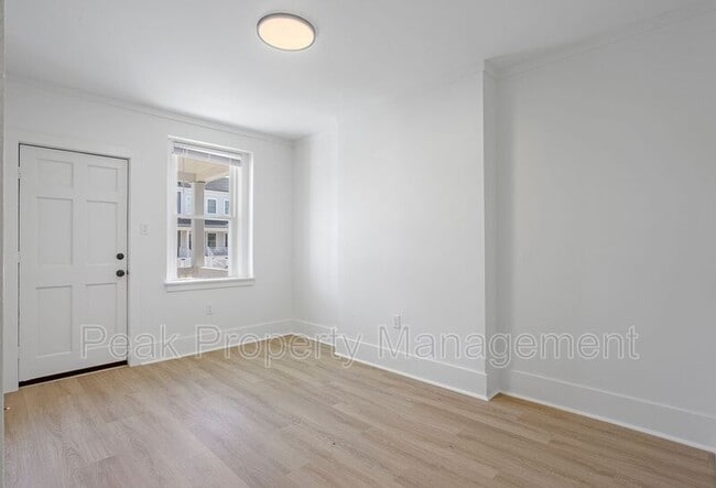 Building Photo - 606 N 32nd St