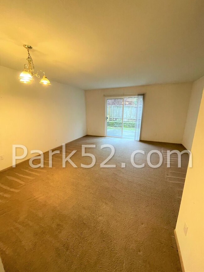 Foto del edificio - 2 Bedroom University Place Townhome
