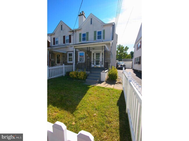 Building Photo - 215 Williams Rd