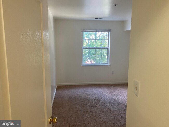 Foto del edificio - 8387 Montgomery Run Rd
