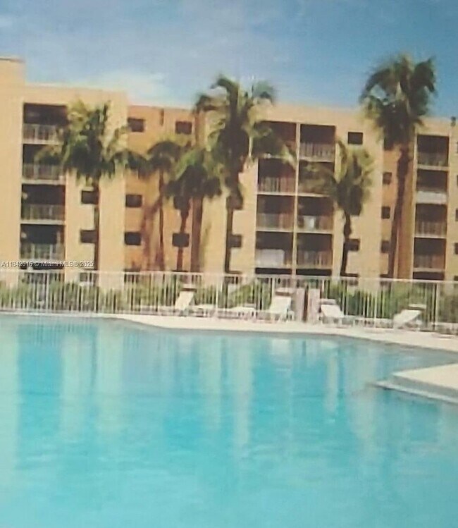 Foto del edificio - 8185 NW 7th St