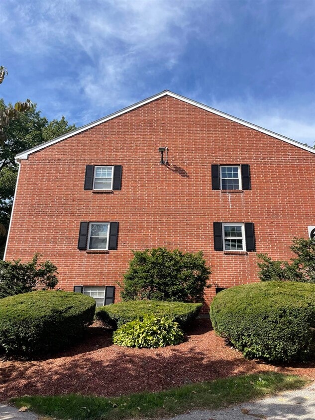 6 Louisburg Square Unit 8, Nashua, NH 03060 Condo for Rent in Nashua