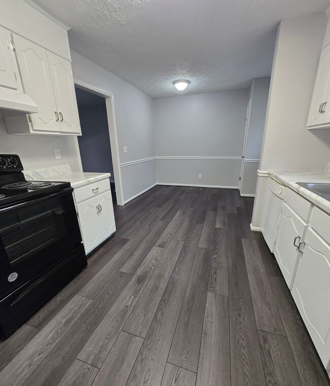Building Photo - 3102B APPLE VALLEY (DUPLEX) OXFORD, AL 36203