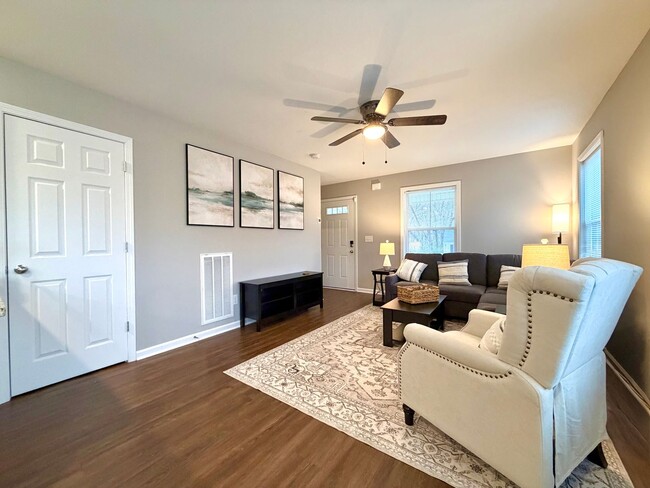 Foto del edificio - 925 Woody Hills Dr - Furnished Rental