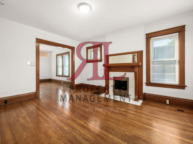 Building Photo - 1014 Bruck St
