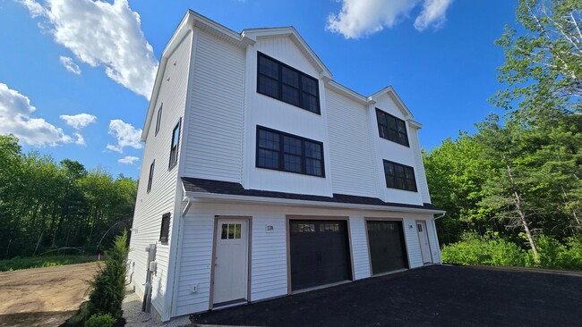 Building Photo - 17A Birch Hl Ln