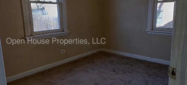Building Photo - 3023 Sheridan Boulevard