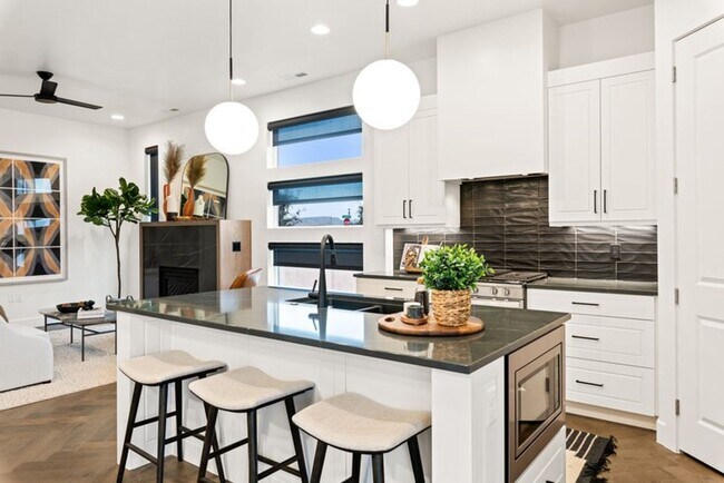 Foto del edificio - 3 Bedroom Single-Level Home with Resort-Style Amenities