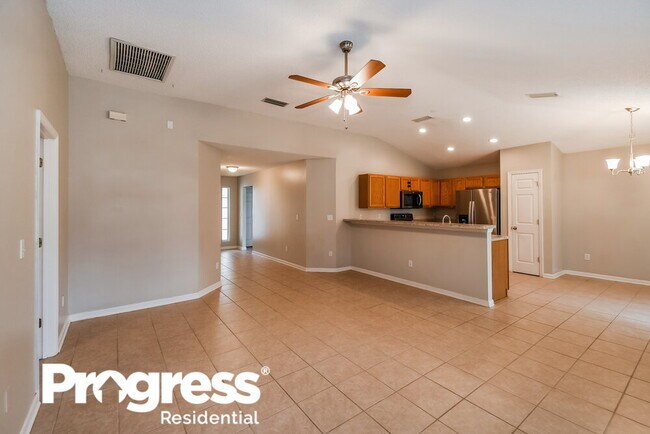 Building Photo - 701 N Edenbridge Way