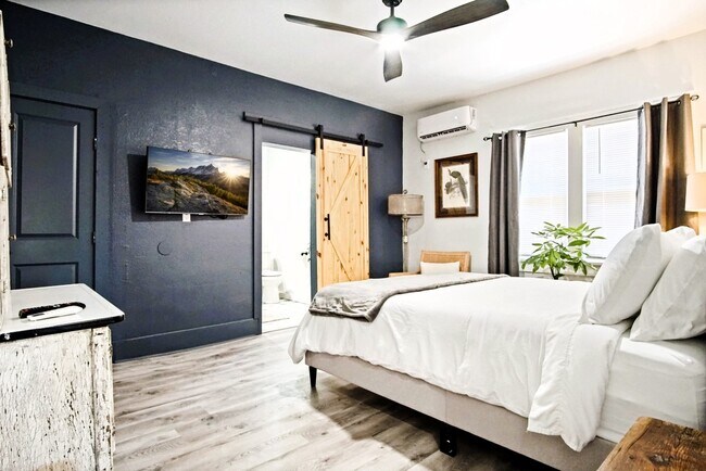 Building Photo - 1003 NW 34th St