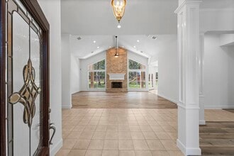 Building Photo - 15456 Pin Oak Dr