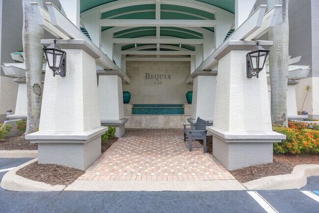 Building Photo - 420 Cove Tower Dr