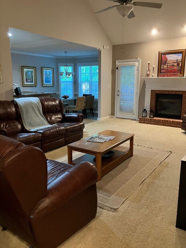 Foto del edificio - 3 Indiana Ave - Available with 2-Week Noti...