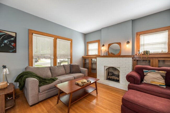 Foto del edificio - 1221 N Perry Ave