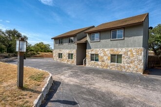 Building Photo - 906 Hi Cir N
