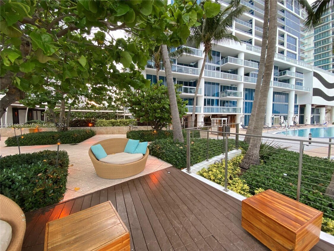 Foto del edificio - 6899 Collins Ave