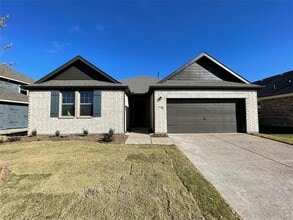 Building Photo - 2224 Switchgrass St