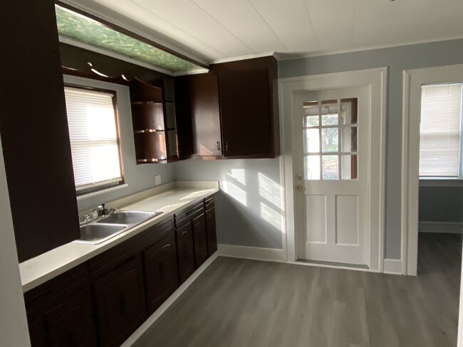 Foto del edificio - 709 Peach Blossom Ave