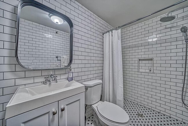 Building Photo - 1709 Grand Island Blvd