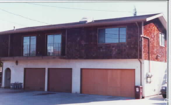 Building Photo - 10445 Bancroft Ave