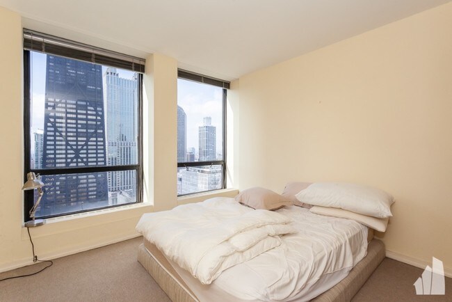 Foto del edificio - 261 E Chestnut St