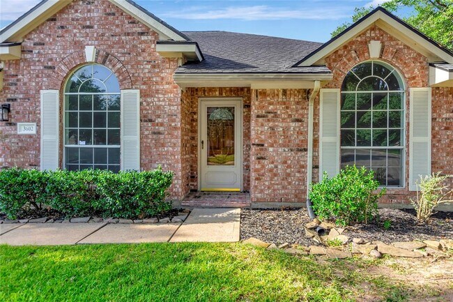 Building Photo - 3602 Sheldon Dr