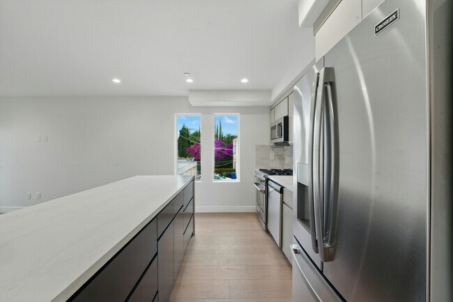Building Photo - 8234 Blackburn Ave