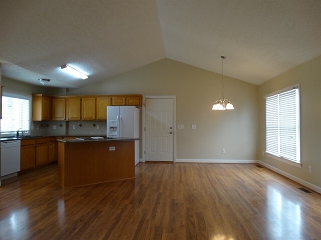 Building Photo - 132 Charleston Ridge Drive