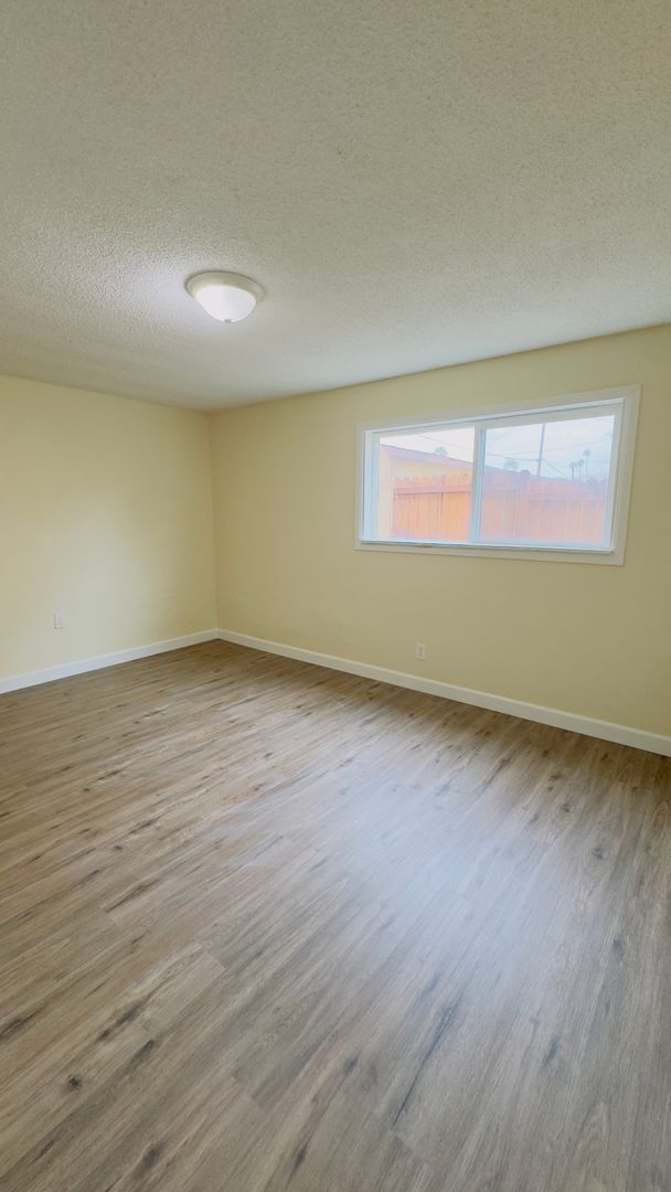Foto del edificio - MOVE IN SPECIAL- Downstairs 2 bedroom +1 bath, patio. AVAILABLE NOW!!