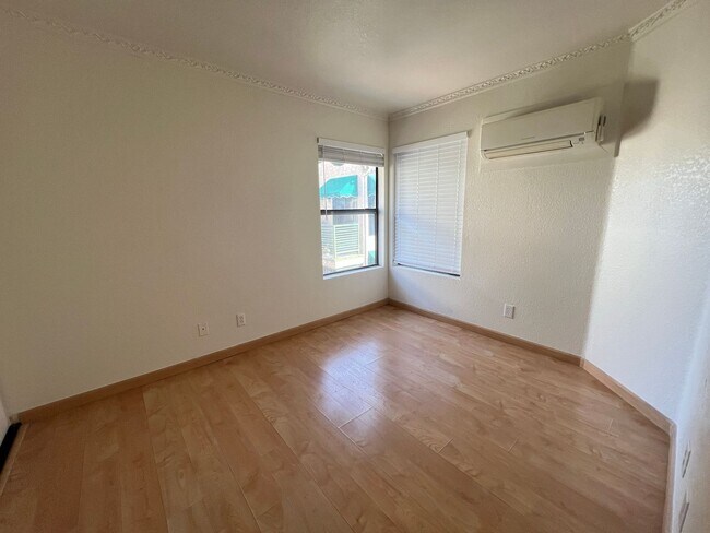 Foto del edificio - Newly Renovated 1 Bed/1 Bath, Loft Upstairs, Las Vegas Strip Adjacent & Centrally Located!