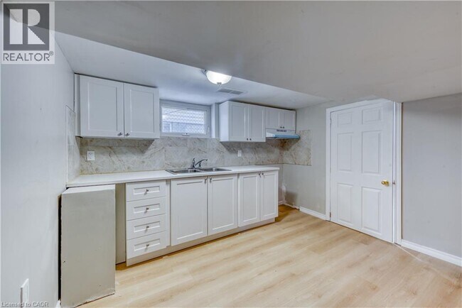 Photo du bâtiment - 2100 Brampton St