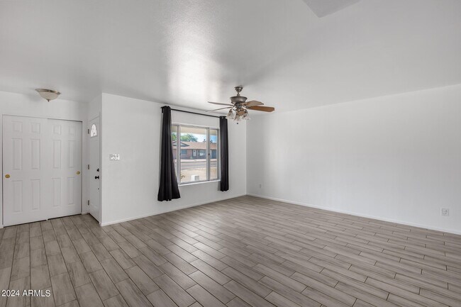 Foto del edificio - 8544 E Osborn Rd