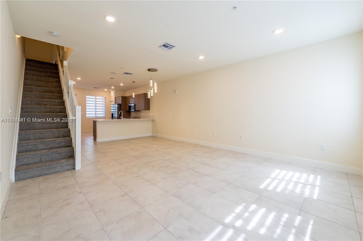 Foto principal - 6425 NW 103rd Pl