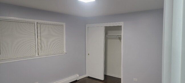 Building Photo - 5841 W Touhy Ave