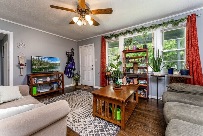 Foto del edificio - 206 River Heights Dr