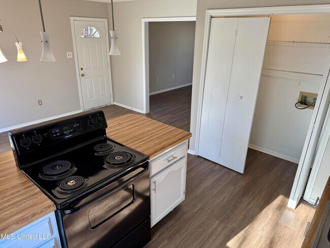 Foto del edificio - 4289 Brighton Dr