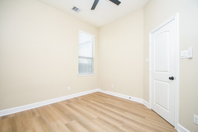 Foto del edificio - 23310 Isola St