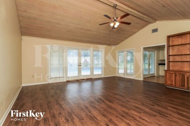 Foto del edificio - 4911 Stonecrest Dr