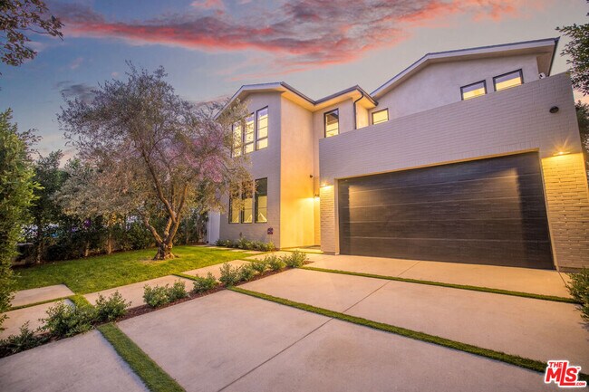 Building Photo - 4433 Kraft Ave