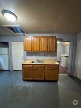 Building Photo - 421 Blatchley Ave