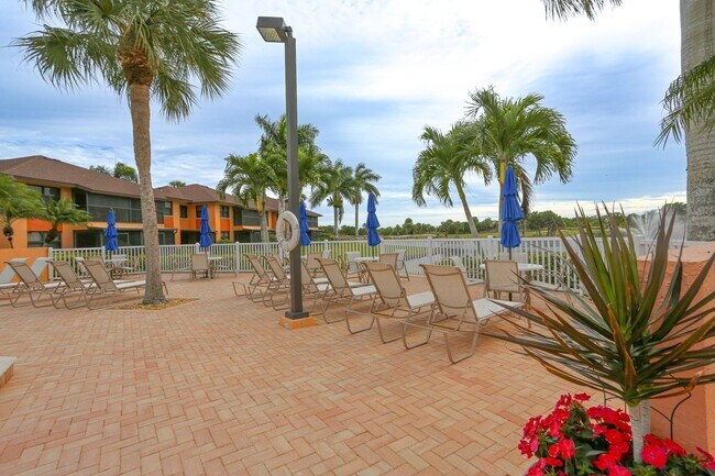 Building Photo - ***WONDERFUL UPDATED CONDO***CLOSE TO MARC...