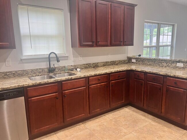 Foto del edificio - 411 Serene Ct